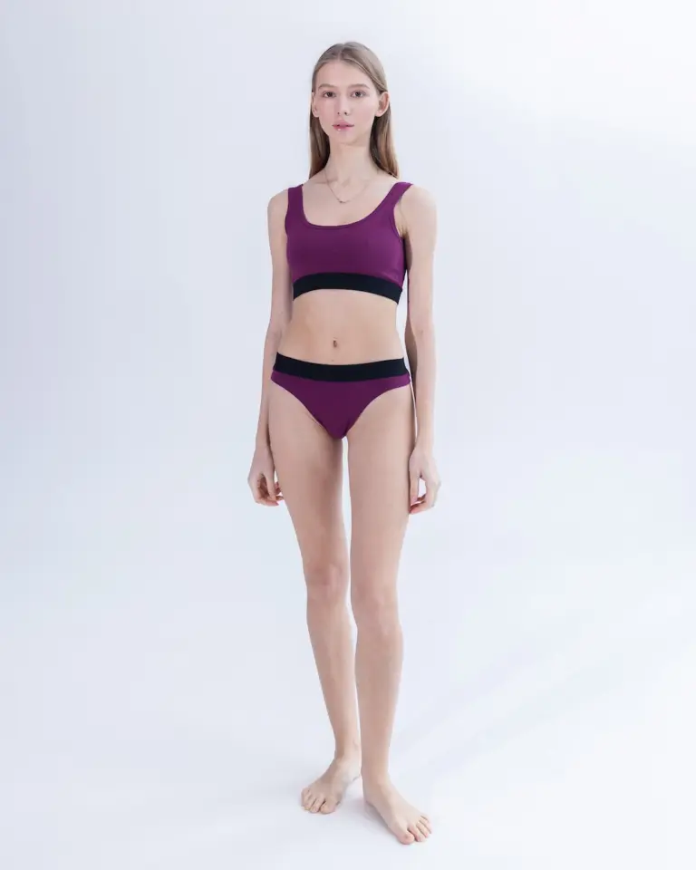 Жіночі сливові стрінги з бавовни Intelligent Organism на моделі, вигляд спереду