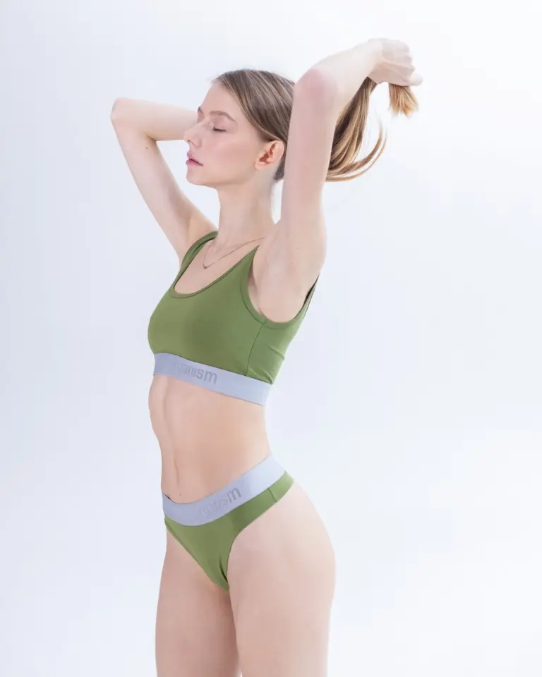 Жіночі зелені стрінги з бавовни Intelligent Organism на моделі, вигляд спереду